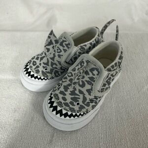 Vans toddler 5t Gray shark Print slip on Sneakers